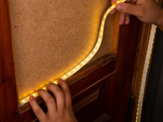 Idées d'éclairage d'escalier avec des ruban lumineuses LED-Installation-OUTRES